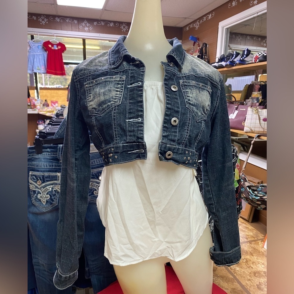 Apollo size small